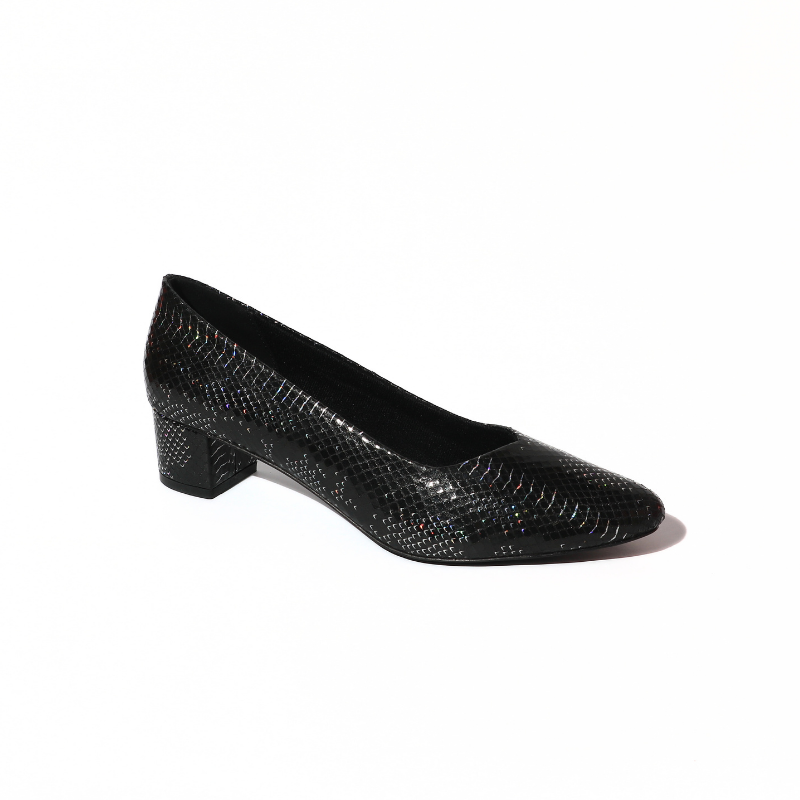 Textured Pointed Toe Ballerina