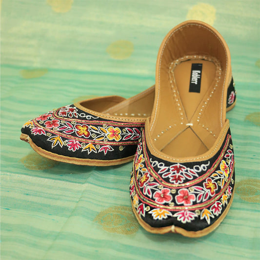 Gajara - Multi color Emroidered Juttis