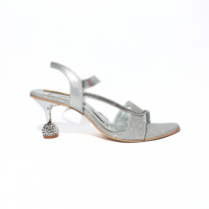 Asymmetric strap with Structural heel