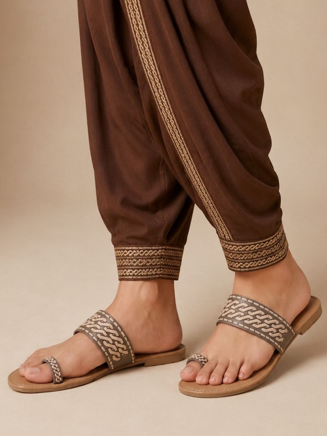 Grey Casual Toe-ring Sandals