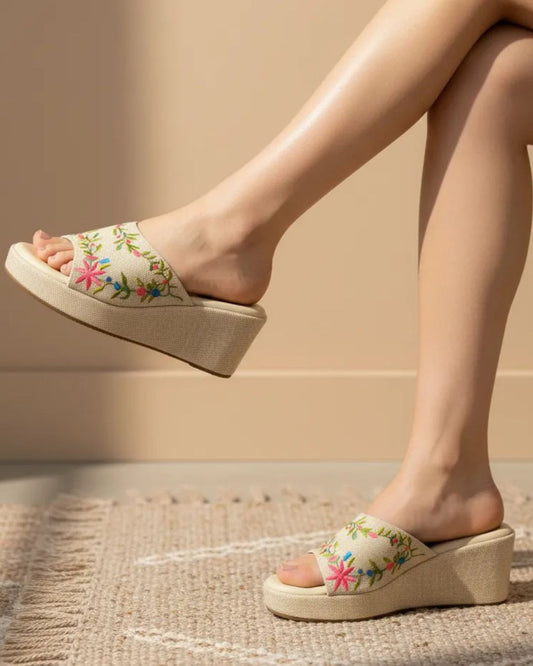 Women wedge Sandals in Beige
