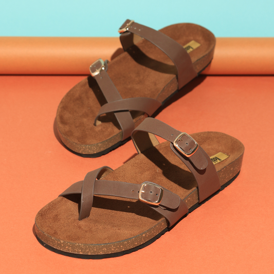 Women’s Toe Ring Sandals in Brown