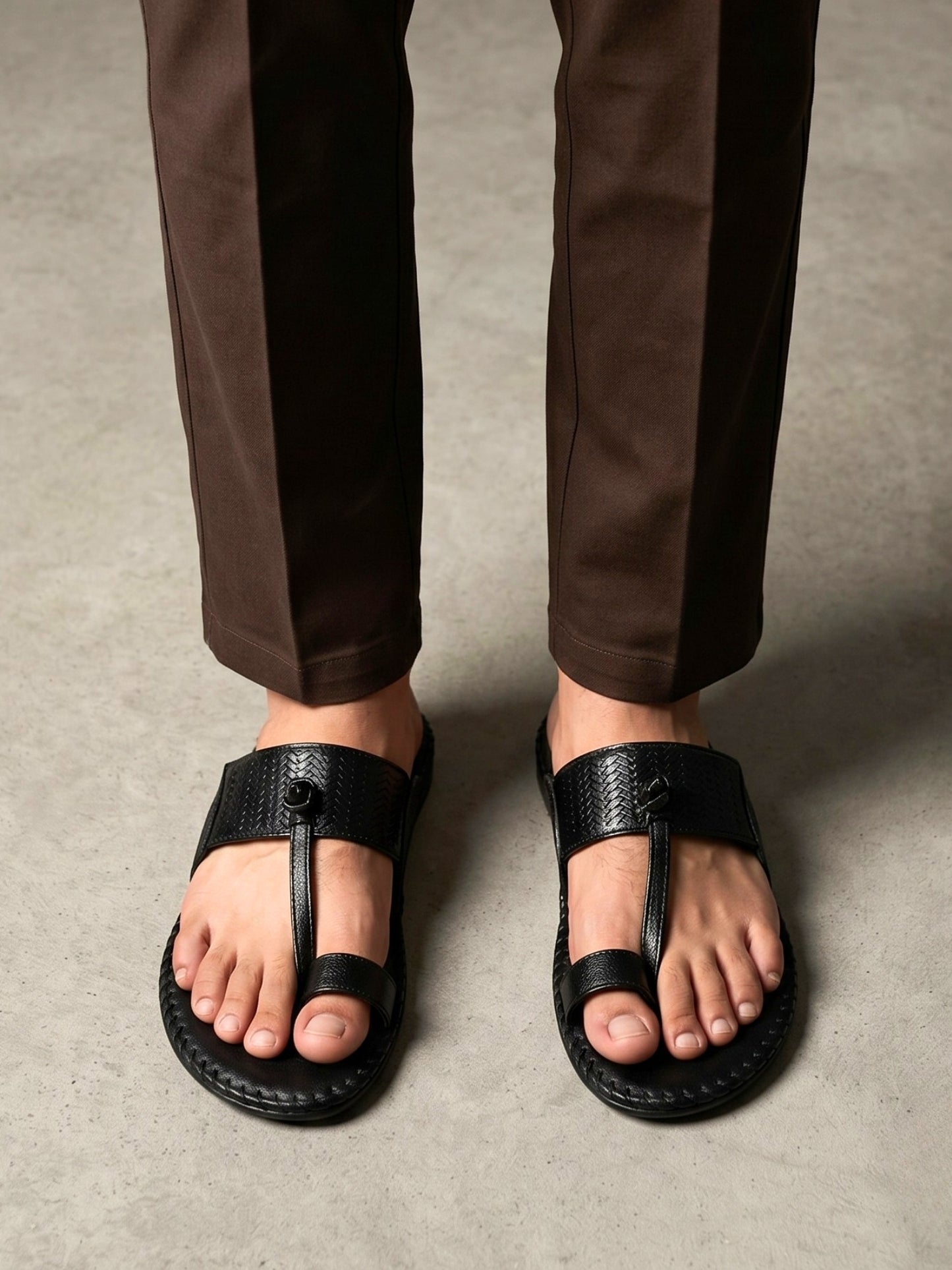 Men Toe-Loop Sandals