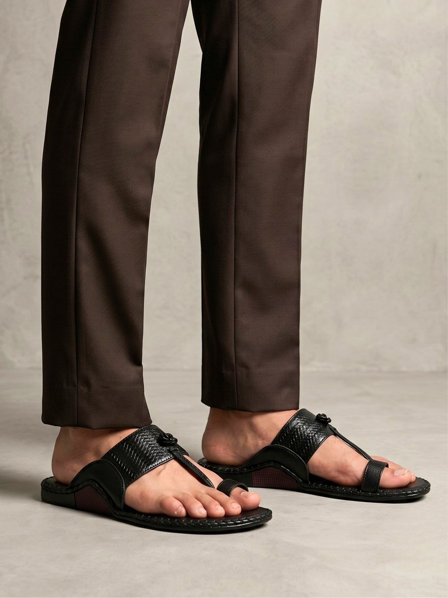 Men Toe-Loop Sandals