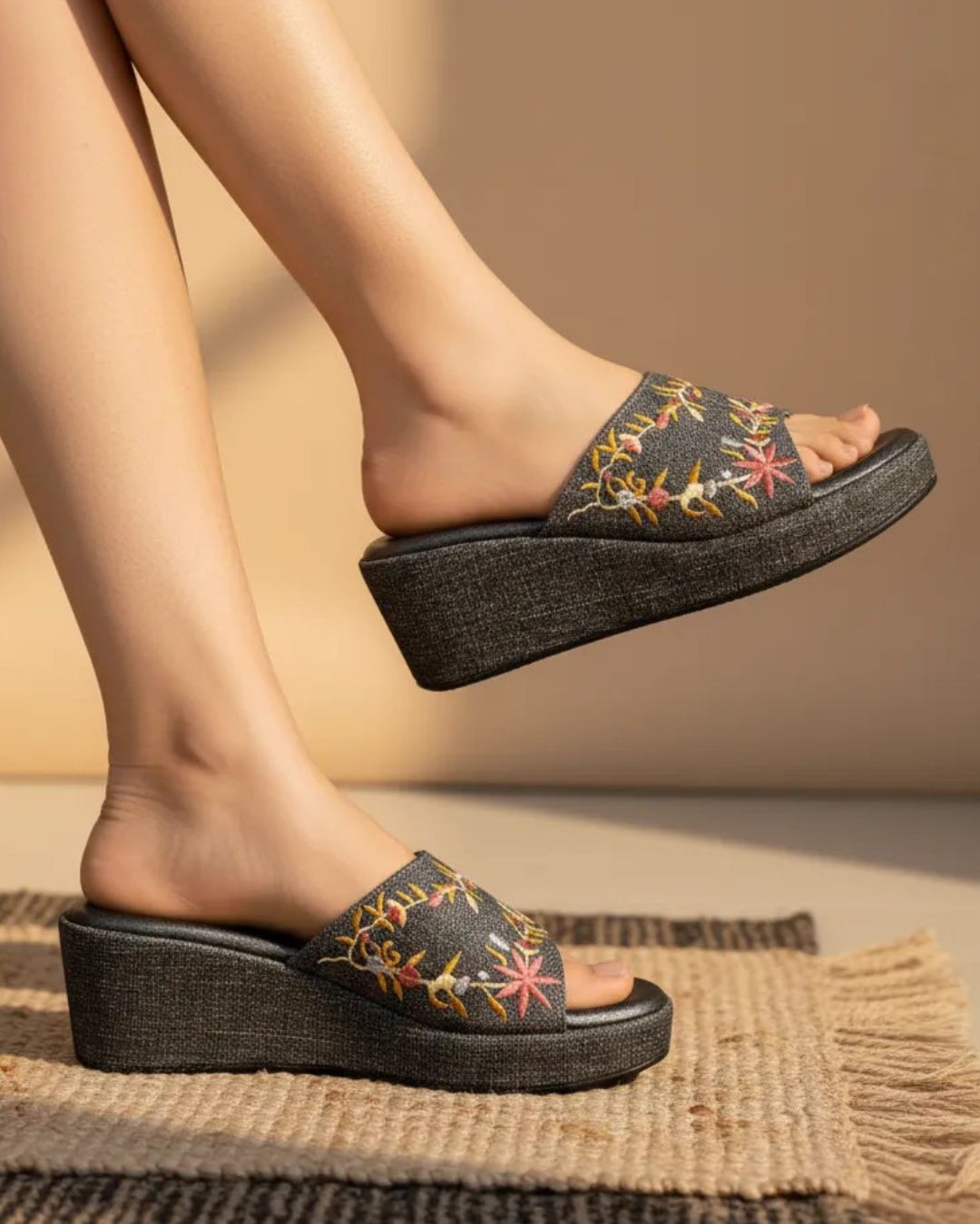 Women wedge Sandals in Black