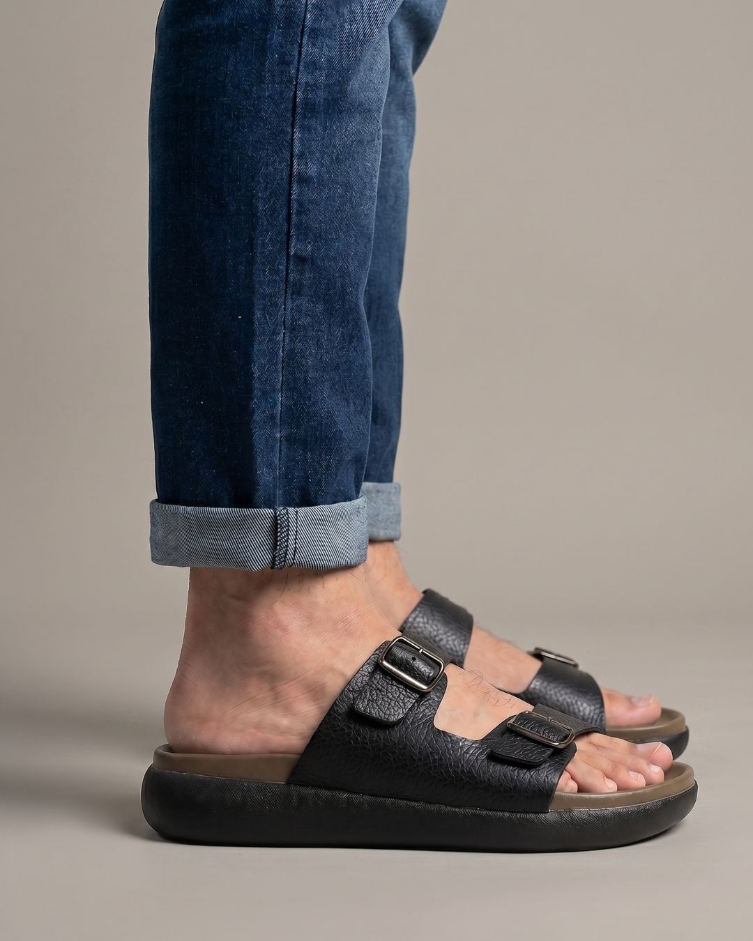 Black Toe-ring Comfort Sandals