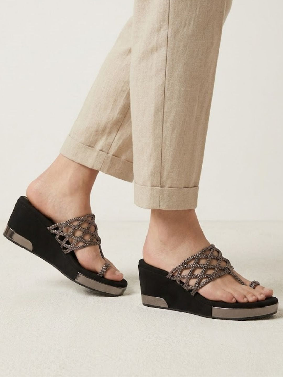 Black Braided Toe-ring Wedge